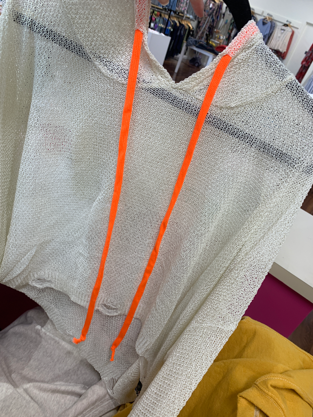 EC cream pullover