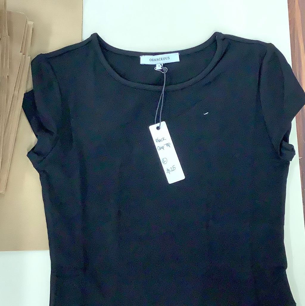 Oliv black crop top